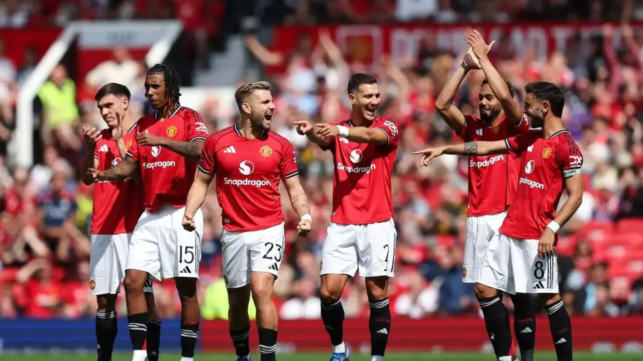 أربعة لاعبين يقتربون من الرحيل عن مانشستر يونايتد